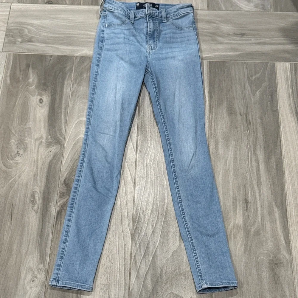 Hollister Light Blue Skinny Jeans - Picture 1 of 4